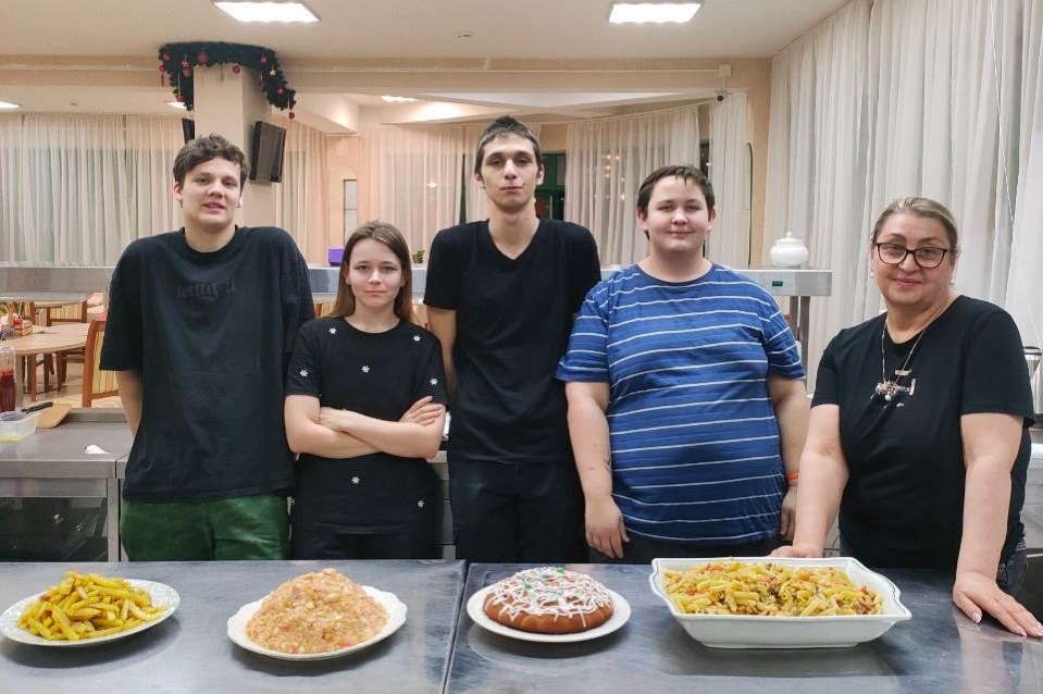 Ребята и приготовленные ими блюда